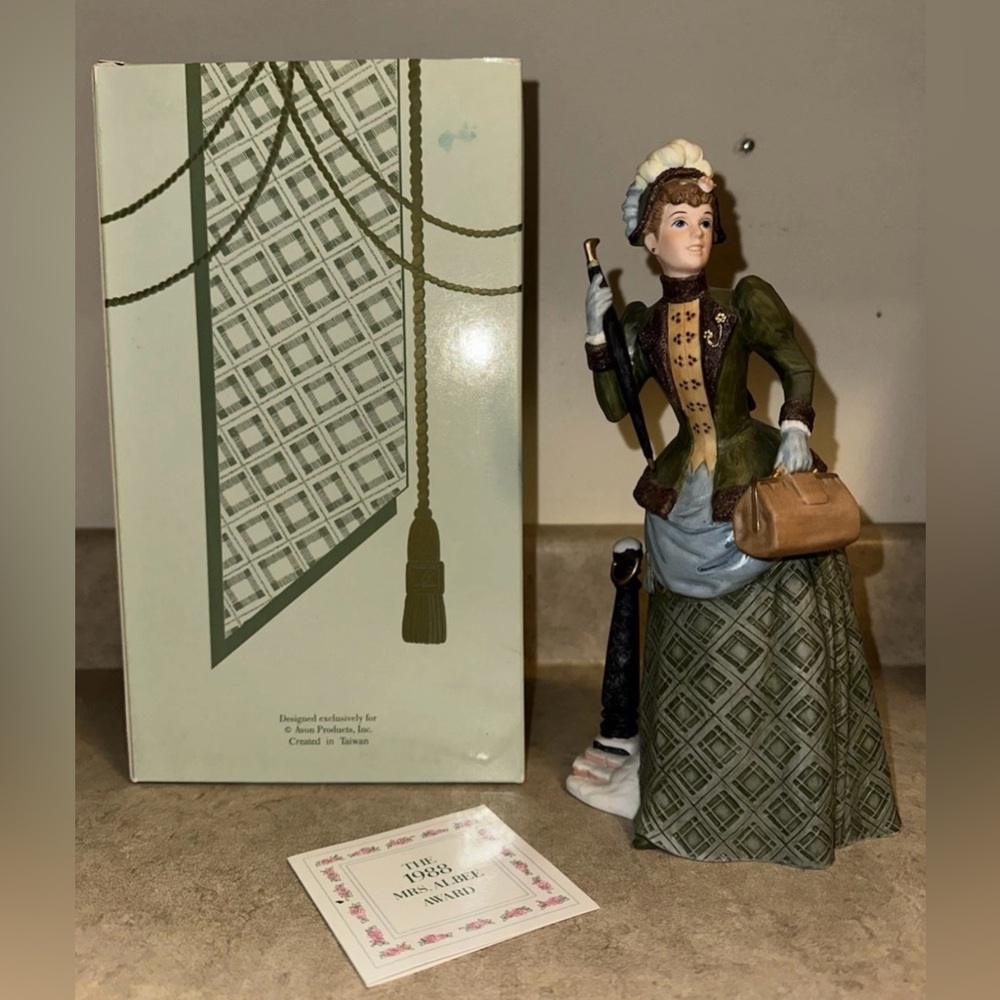 Vintage Avon Mrs. Albee Figurine: 1987 Avon Collectible with Box Presidents Club